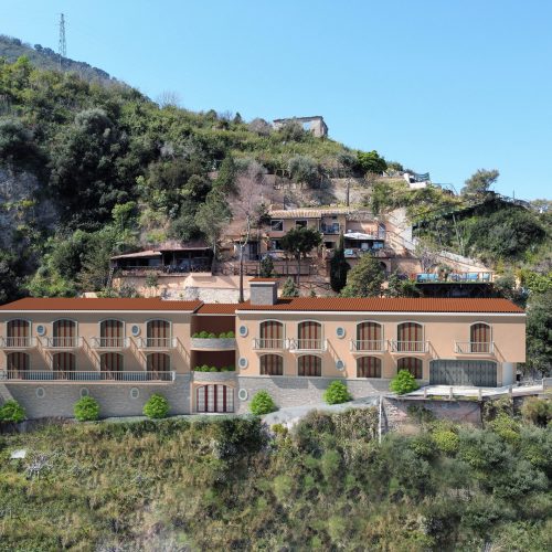 Vendesi Terreno con progetto approvato a destinazione alberghiera